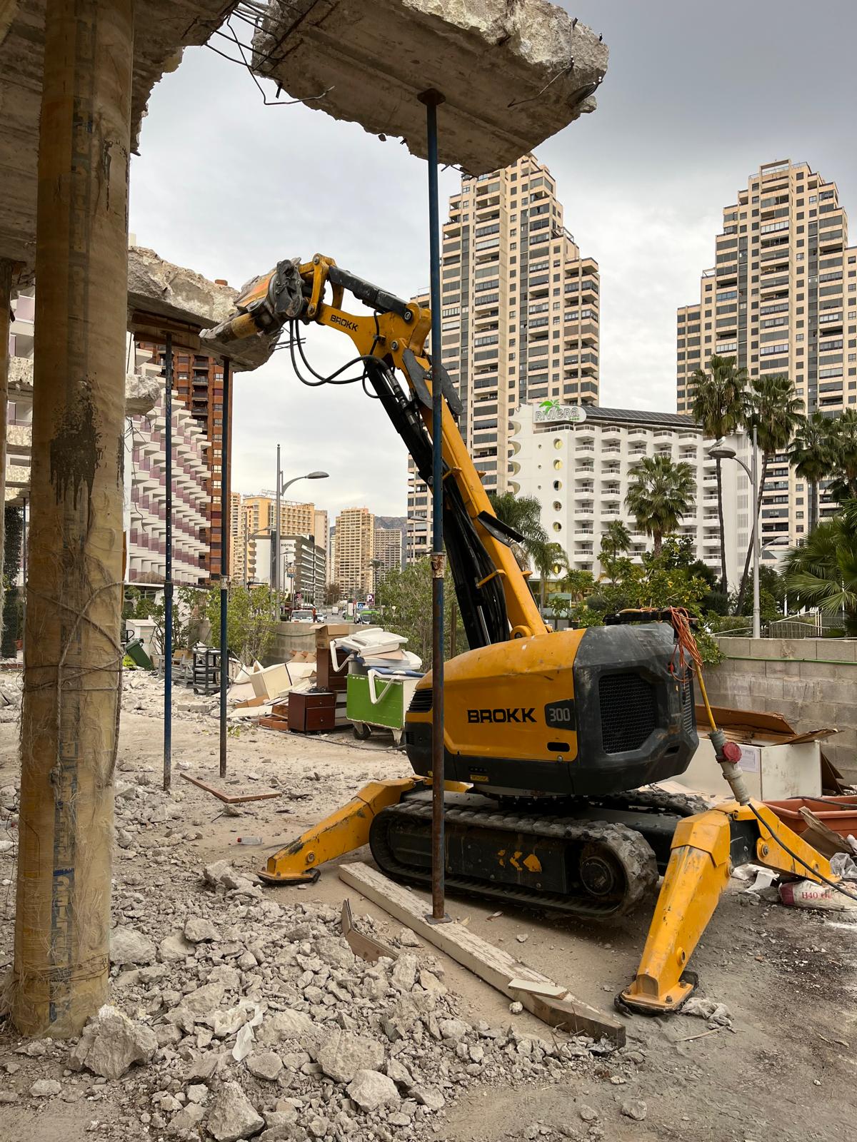 Demolición con robot Brokk 300